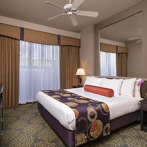 Deluxe One-Bedroom King Suite